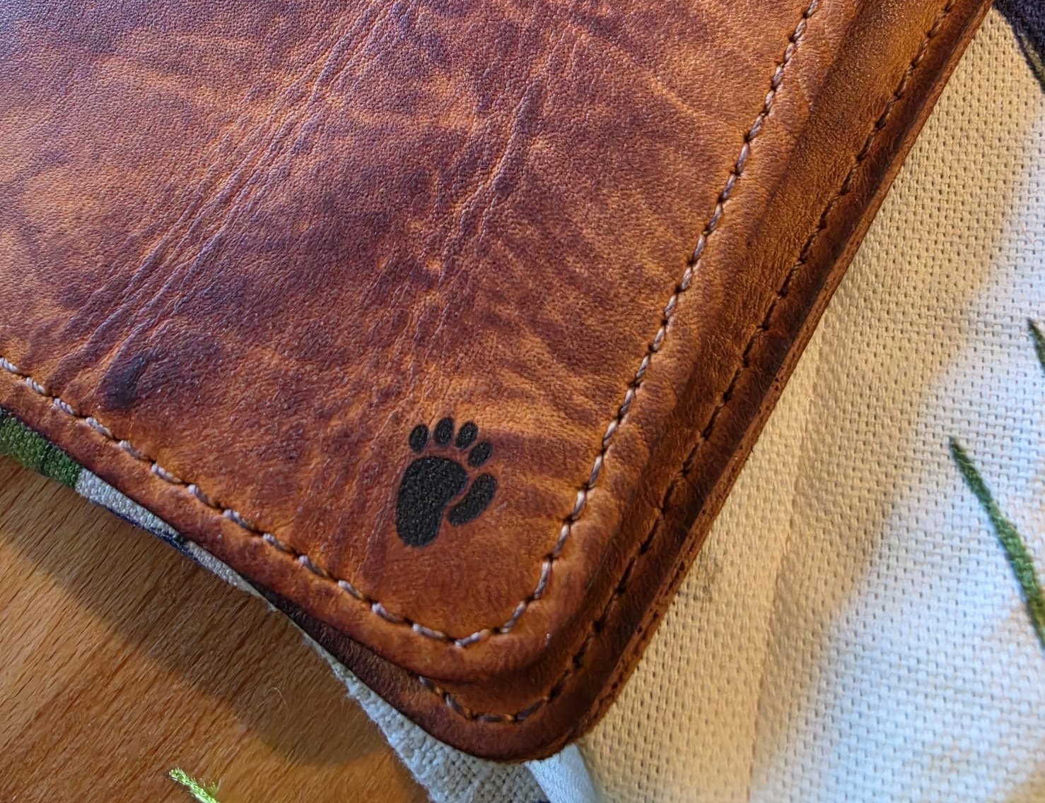 Photo engraved on leather with Lùmen — dithering on a SCULPFUN C1 Mini