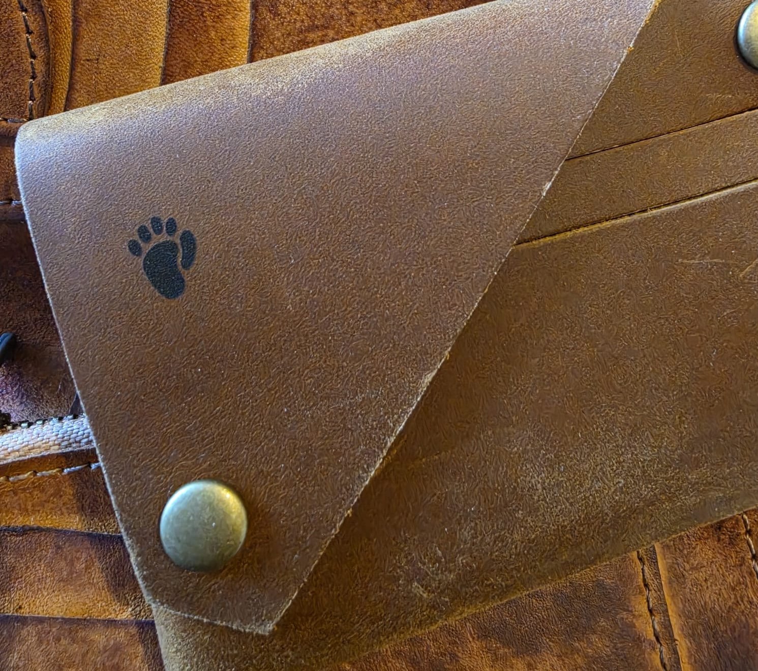 Engraving on leather with Lùmen